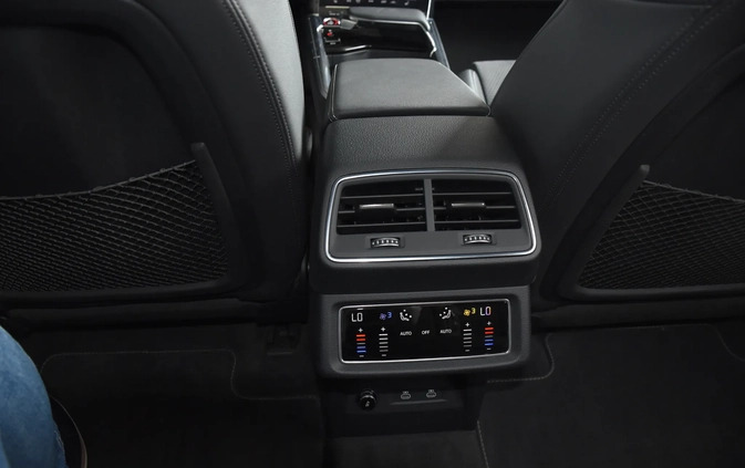 Audi e-tron cena 249900 przebieg: 45000, rok produkcji 2022 z Ćmielów małe 37